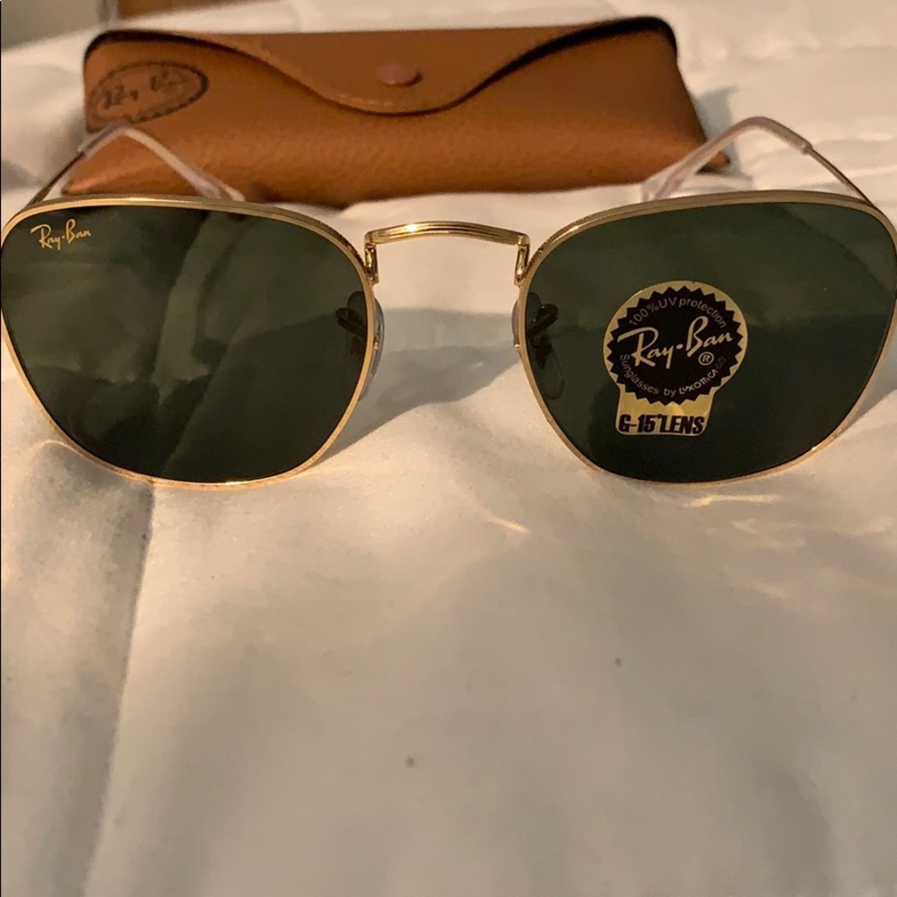 RAY BAN FRANK LEGEND GOLD. GREEN LENS. BRAND NEW!